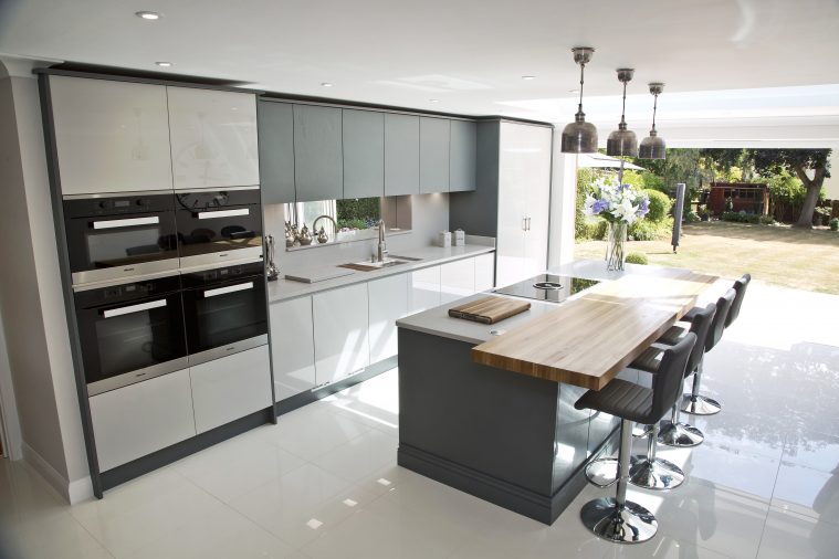 A modern family kitchen with flat doored cabinets