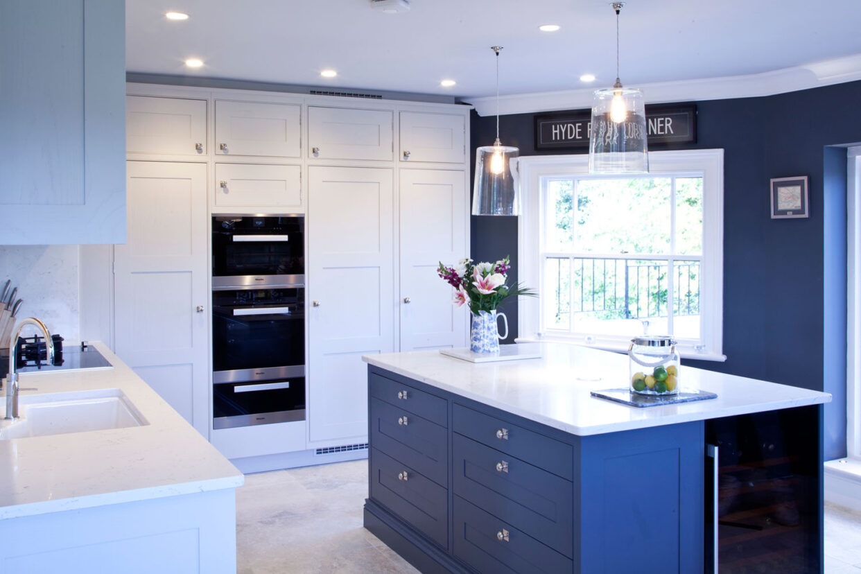 An In-frame Style Kitchen With Shaker Doors In Fresh White And Blue